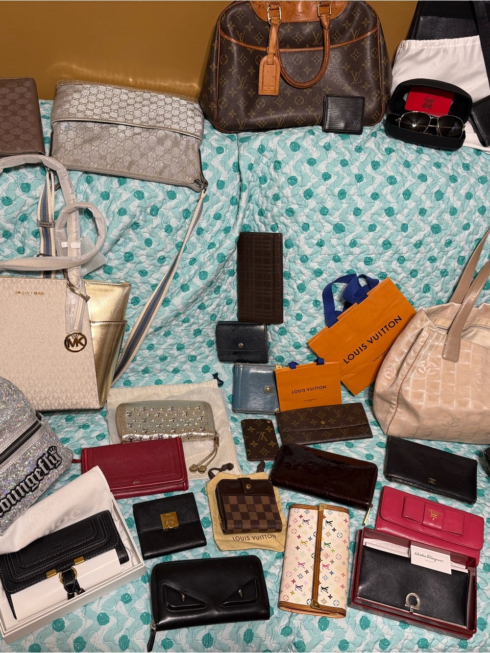 Designer lot! Louis Vuitton, Prada, Chanel, Burberry, Ferragamo, jimmy Choo +